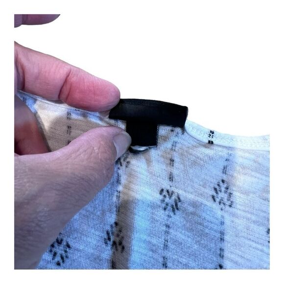 Torrid white print tank size 00 M 10 - Picture 4 of 7